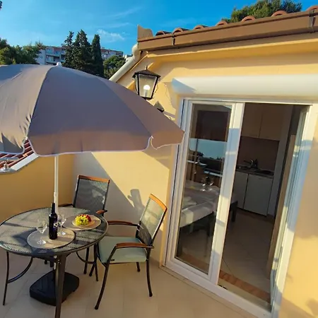 Aparthotel Penava, Private Beach, Pool And 7min To *