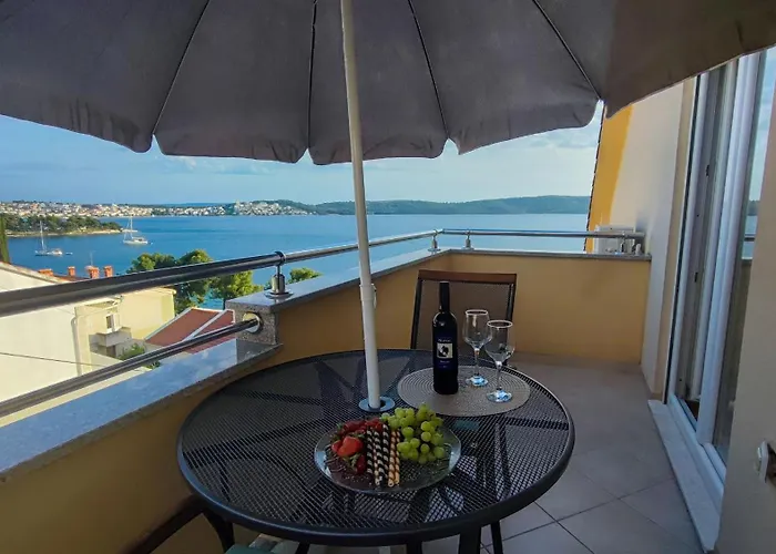 Penava, Private Beach, Pool And 7min To Apart Otel