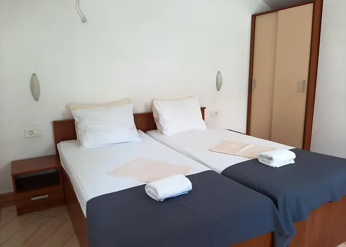 Penava, Private Beach, Pool And 7min To Apart Otel