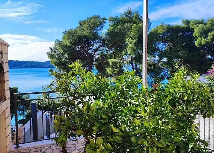 Penava, Private Beach, Pool And 7min To 3* Trogir