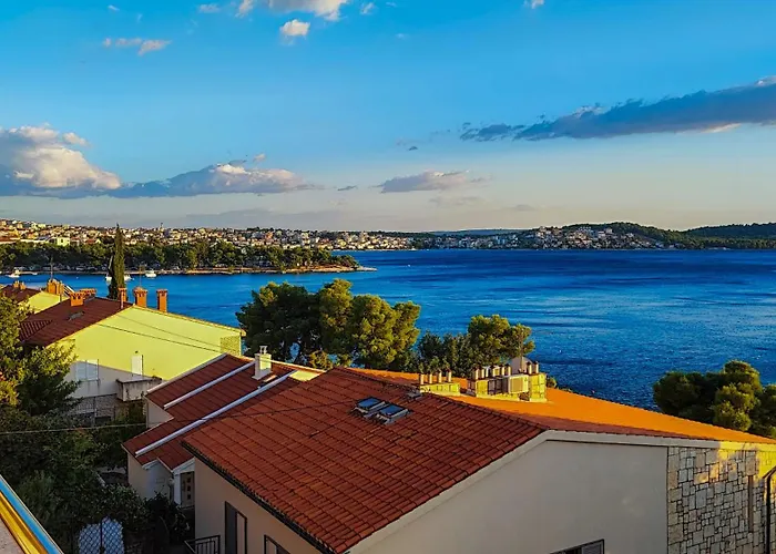 Penava, Private Beach, Pool And 7min To Trogir