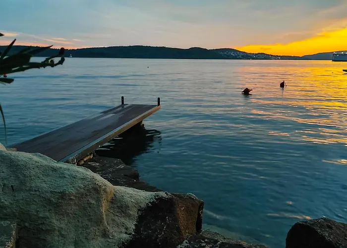 Apart Otel Penava, Private Beach, Pool And 7min To Trogir