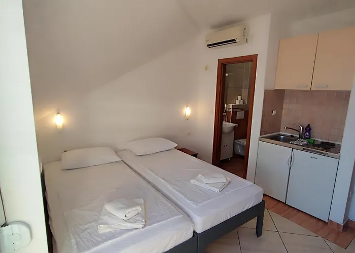 Penava, Private Beach, Pool And 7min To Apart Otel